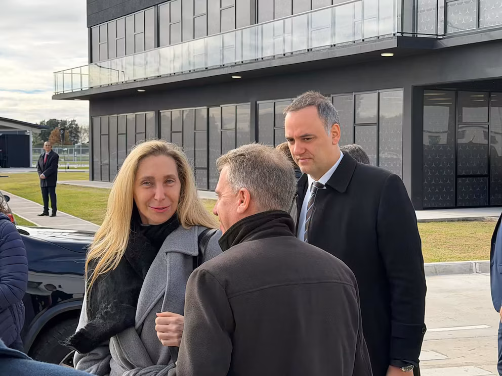 Tensión en el Gobierno: la frialdad de Karina Milei con Adorni contrasta con el apoyo cerrado del Presidente