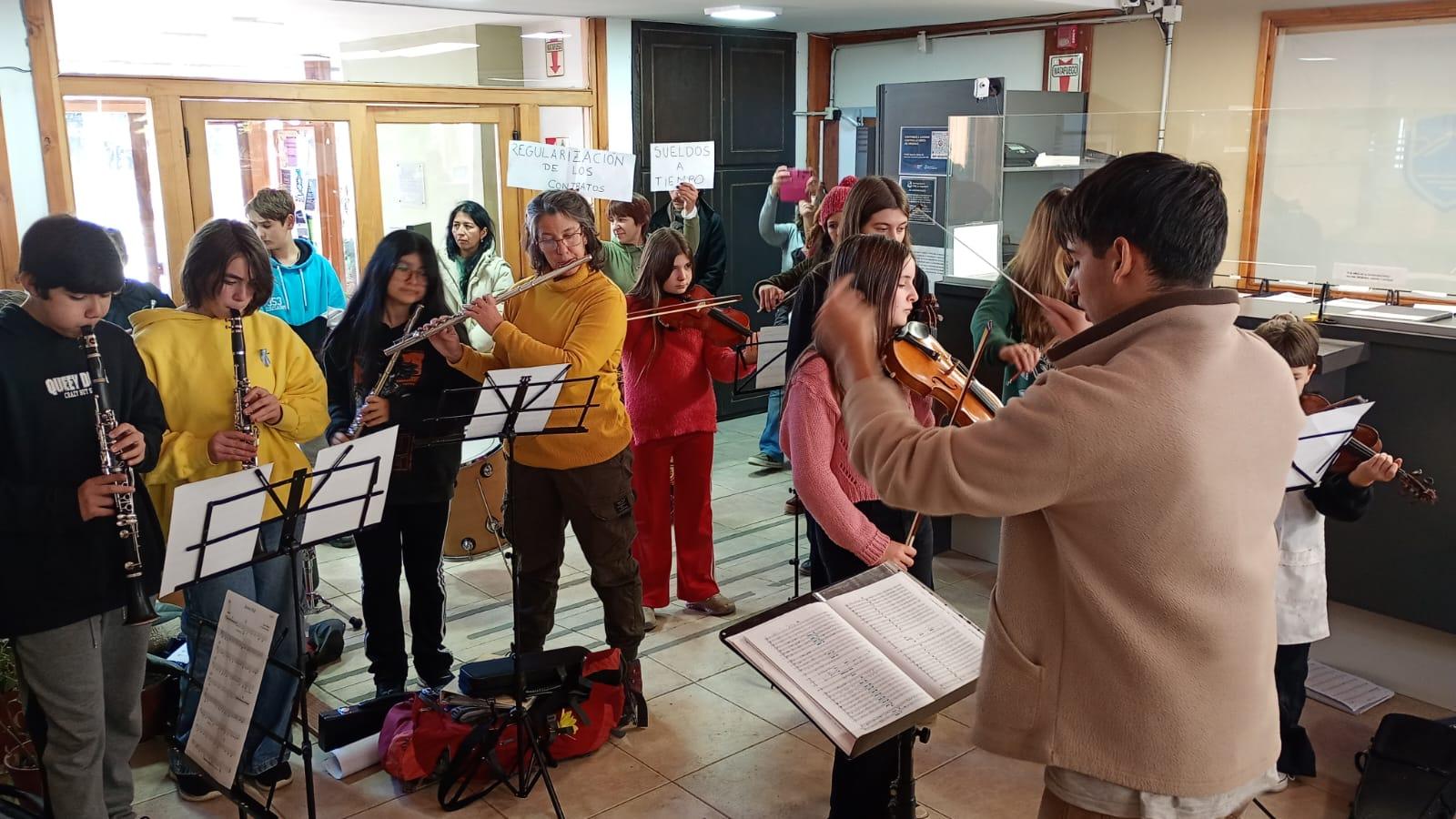 El Municipio respondió al reclamo de docentes de la Orquesta Escuela y aseguró que los pagos fueron regularizados