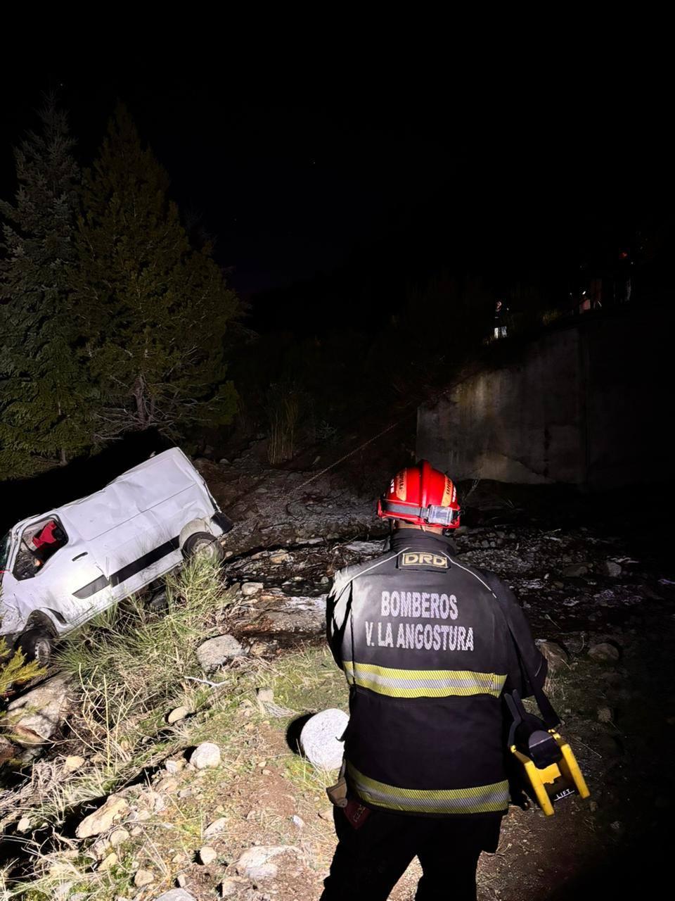 Un vehículo utilitario cayó debajo del Pedregoso sobre Ruta 40