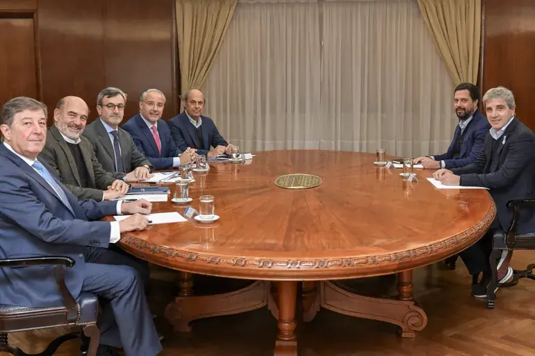 Sabor agridulce para los industriales: sin RIGI especial el gobierno solo ofrece ir bajando impuestos