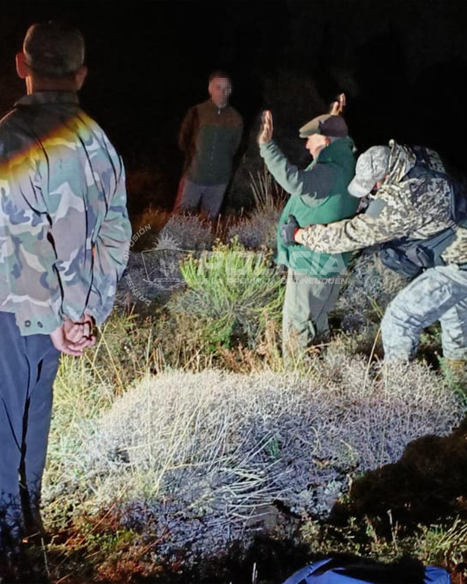 En cercanías d Junín de los andes,𝐒𝐄𝐂𝐔𝐄𝐒𝐓𝐑𝐀𝐑𝐎𝐍 𝐔𝐍 𝐀𝐑𝐌𝐀 𝐘 𝐄𝐋𝐄𝐌𝐄𝐍𝐓𝐎𝐒 𝐃𝐄 𝐂𝐀𝐙𝐀 𝐅𝐔𝐑𝐓𝐈𝐕𝐀 𝐄𝐍 𝐔𝐍 𝐎𝐏𝐄𝐑𝐀𝐓𝐈𝐕𝐎 𝐑𝐔𝐑𝐀𝐋