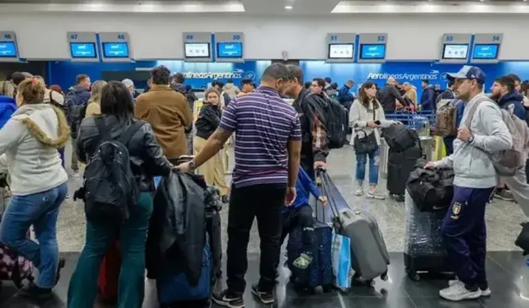 Suben las tasas de seguridad en vuelos: cuánto aumentarán los pasajes