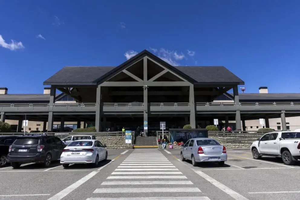 El aeropuerto de Bariloche se suma a una promoción con descuentos de hasta el 75% en estacionamiento