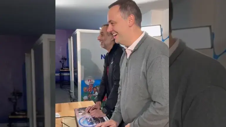 Investigan compras de artículos gamer atribuidas a Manuel Adorni con tarjetas de empleados de la Vocería Presidencial