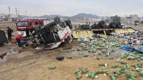 Murió un camionero que viajaba hacia Neuquén y saquearon la carga mientras retiraban su cuerpo