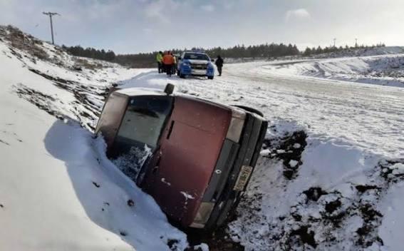 La nieve embellece el paisaje, pero también puede ocasionar inconvenientes : piden evitar viajes innecesarios en Villa La Angostura